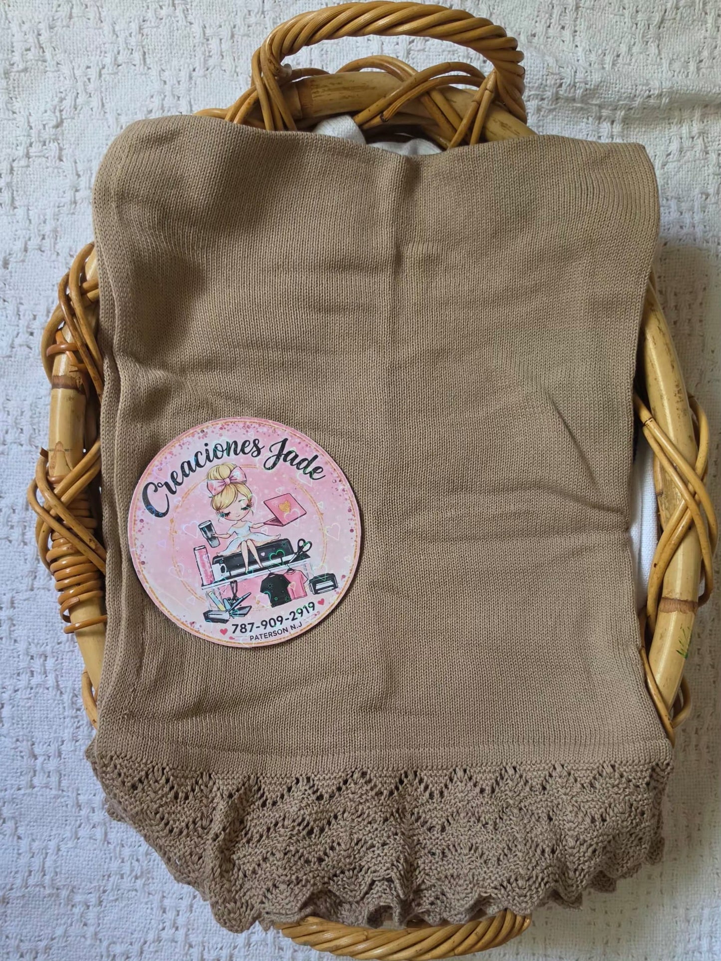 Delicate Lace-Trim Knit Baby Blanket ✨🧸